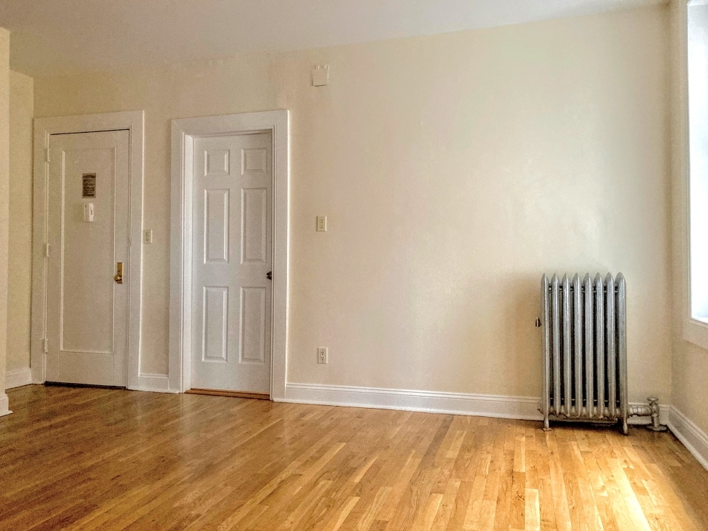 207 West 11th Street - Photo 2