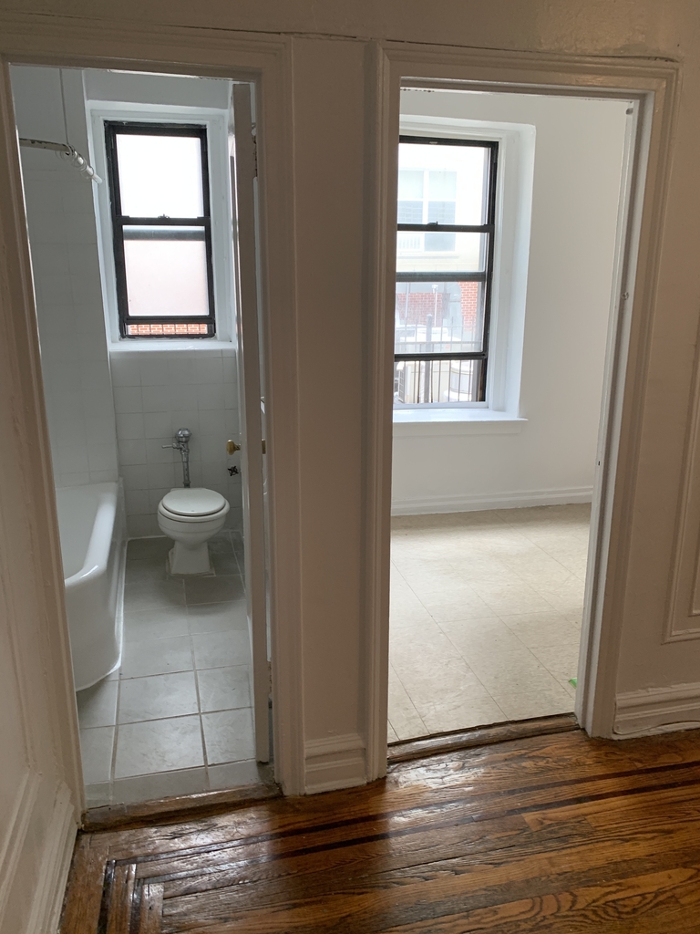 225 Bennett Avenue - Photo 4