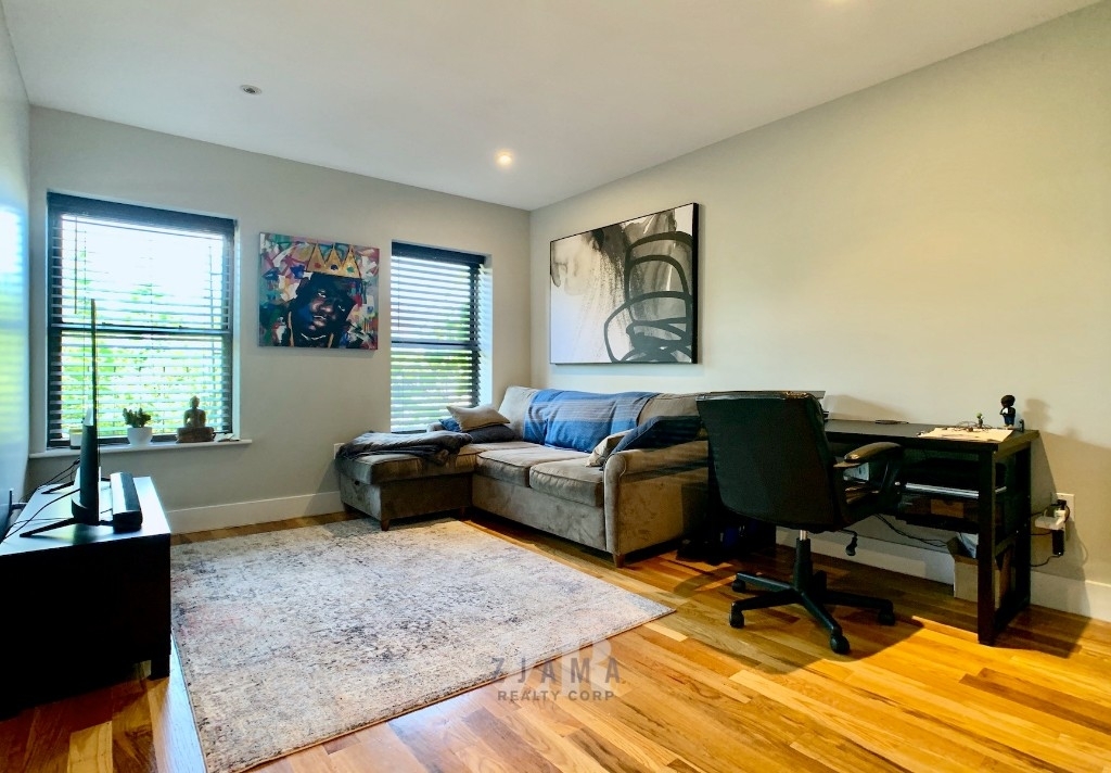 1069 Bergen Street - Photo 3