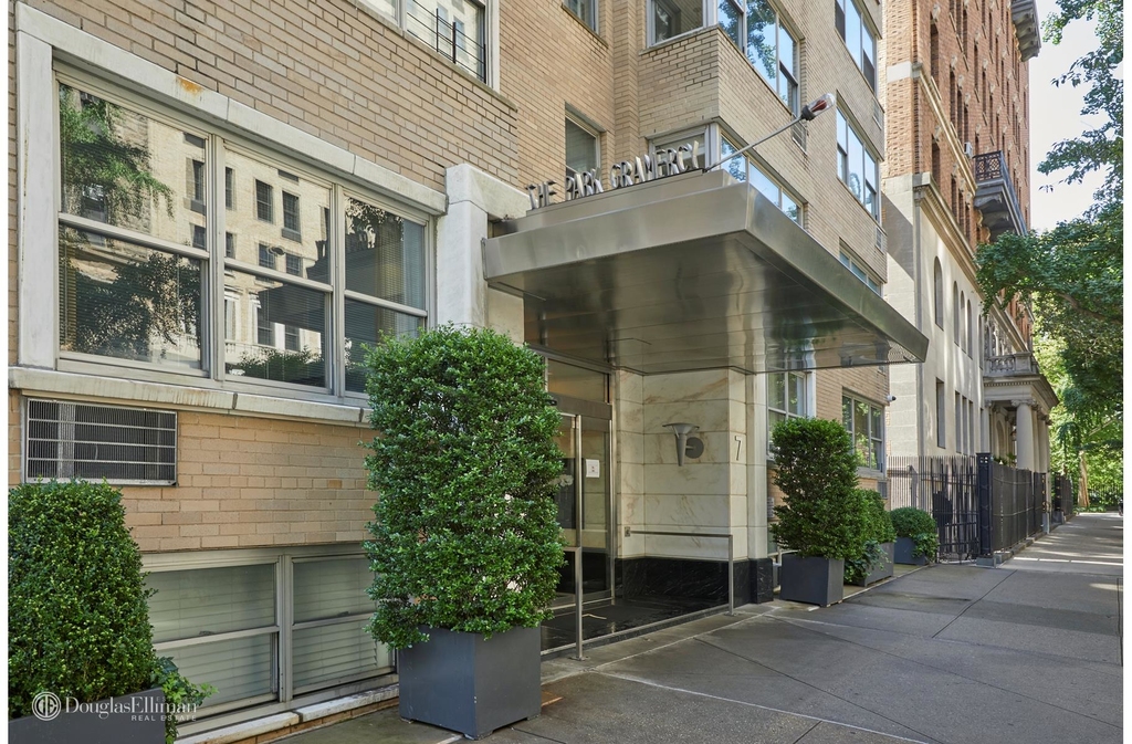 7 Lexington Avenue - Photo 6