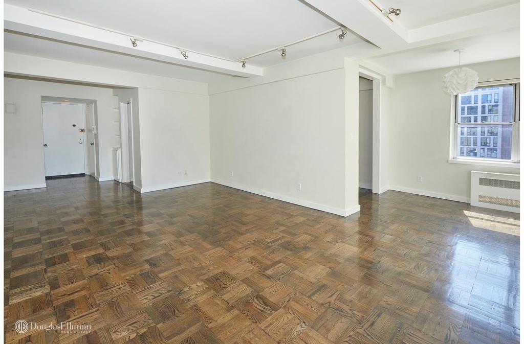 7 Lexington Avenue - Photo 2