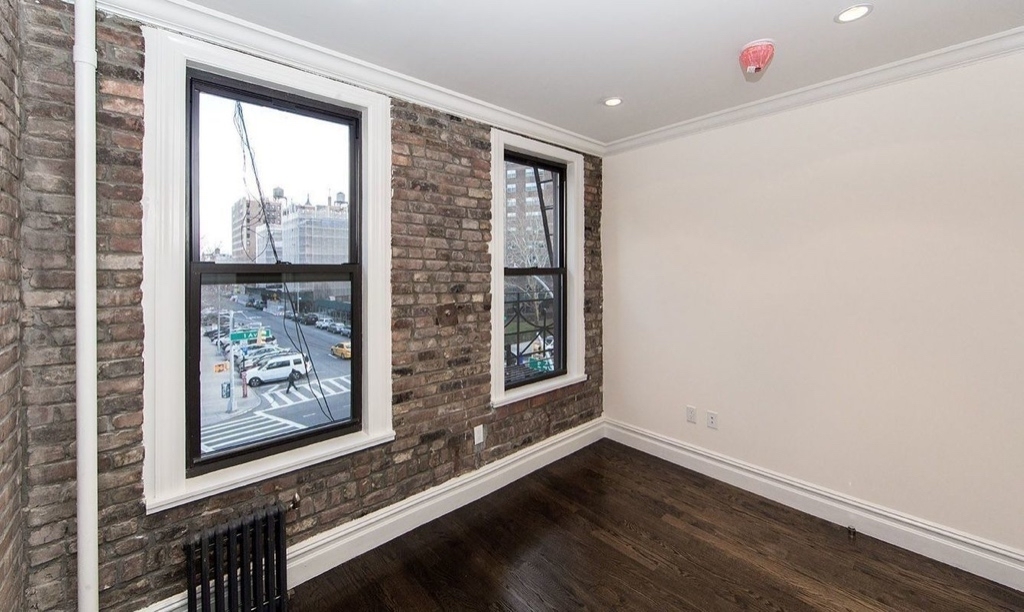 133 East 4th Street - Photo 4