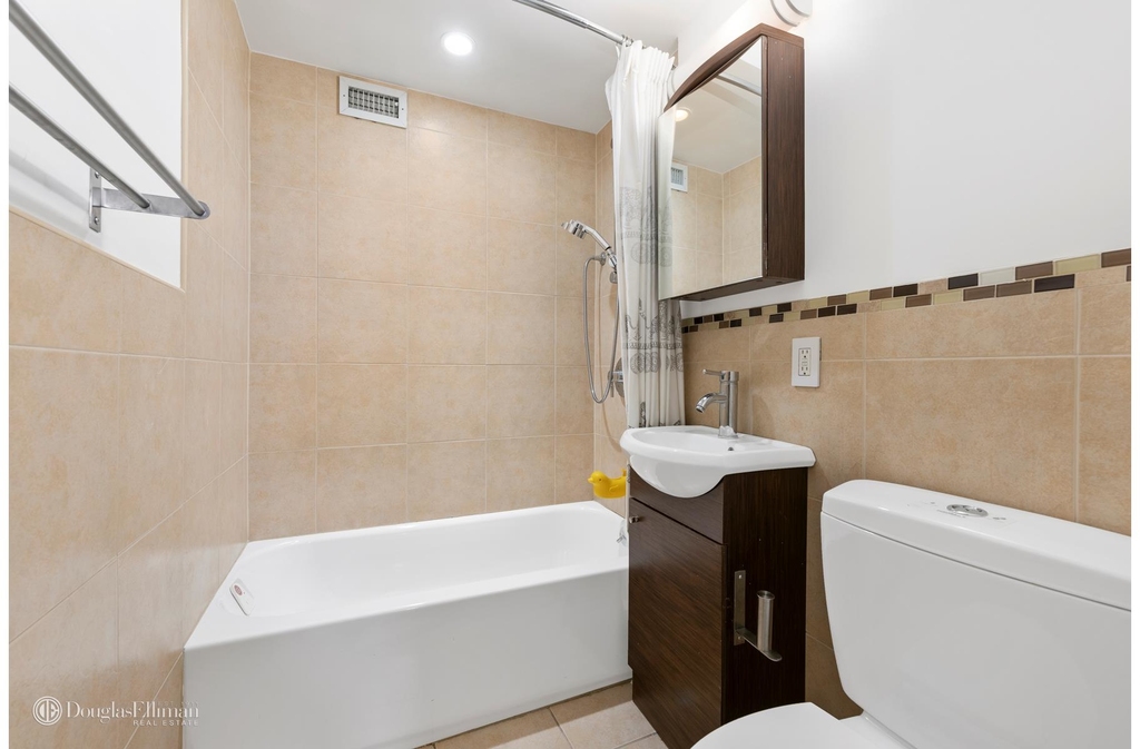 320 East 54th St - Photo 10