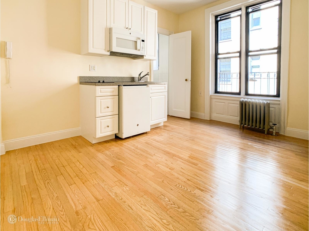 305 West 45th St - Photo 0