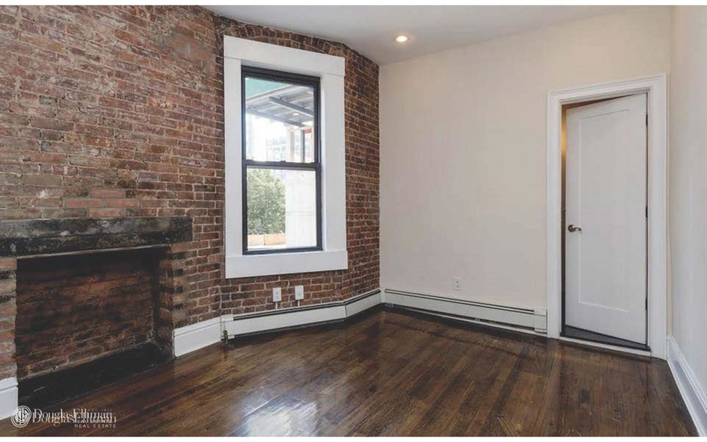 117 Varick St - Photo 2