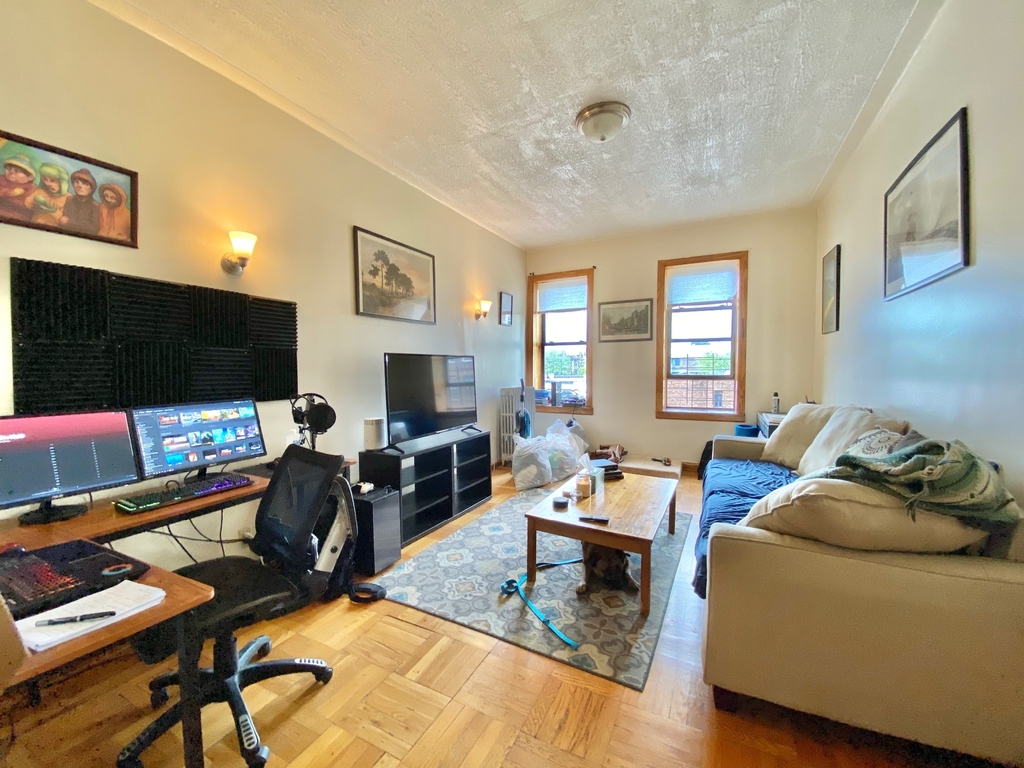 280 Crown Street - Photo 3