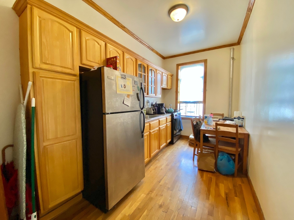 280 Crown Street - Photo 2