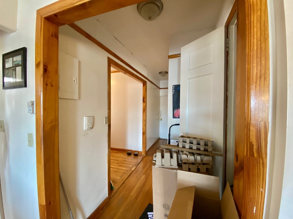 280 Crown Street - Photo 4