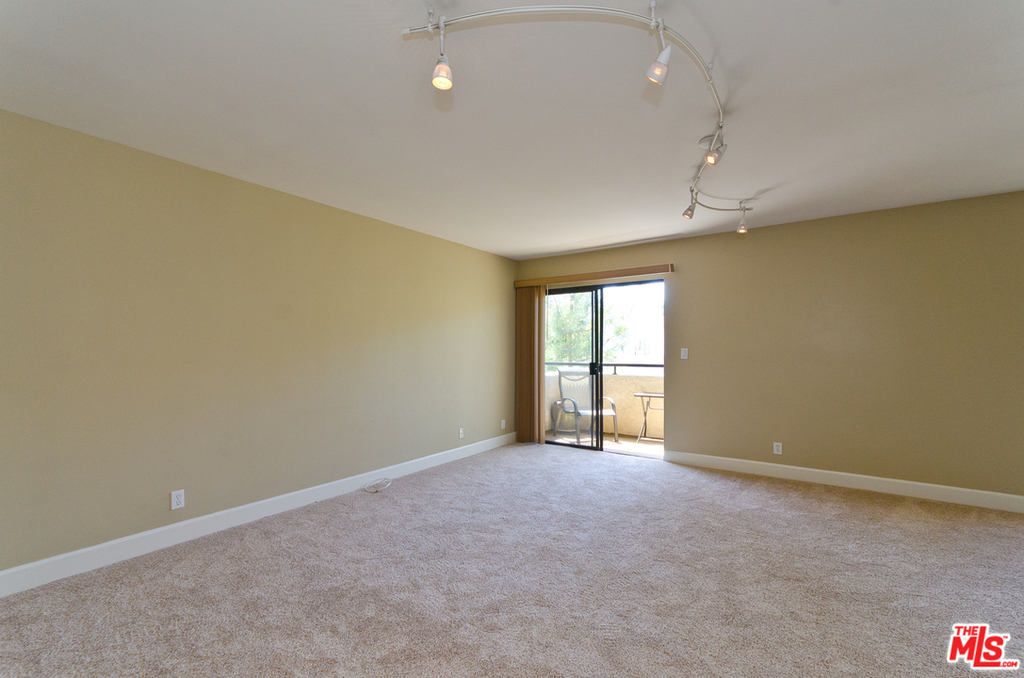 10982 Ave Roebling - Photo 7