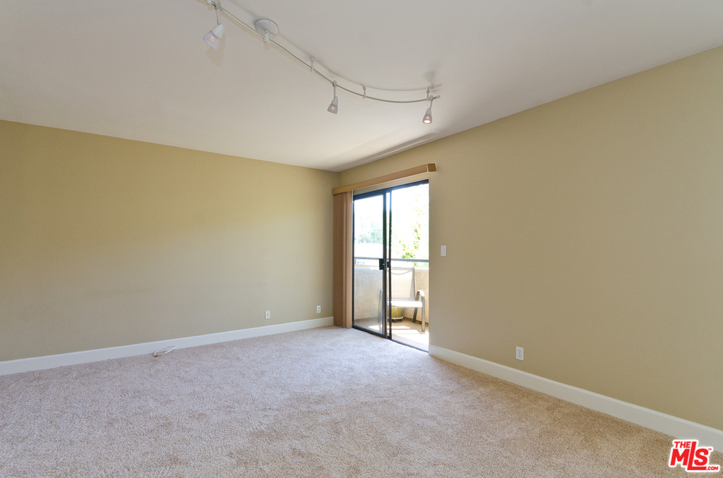 10982 Ave Roebling - Photo 8