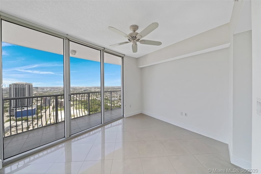 1750 N Bayshore Dr - Photo 3