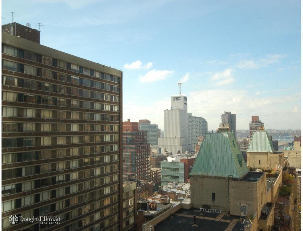 322 West 57th St - Photo 7