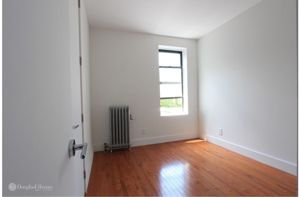 723 East 5th St - Photo 4