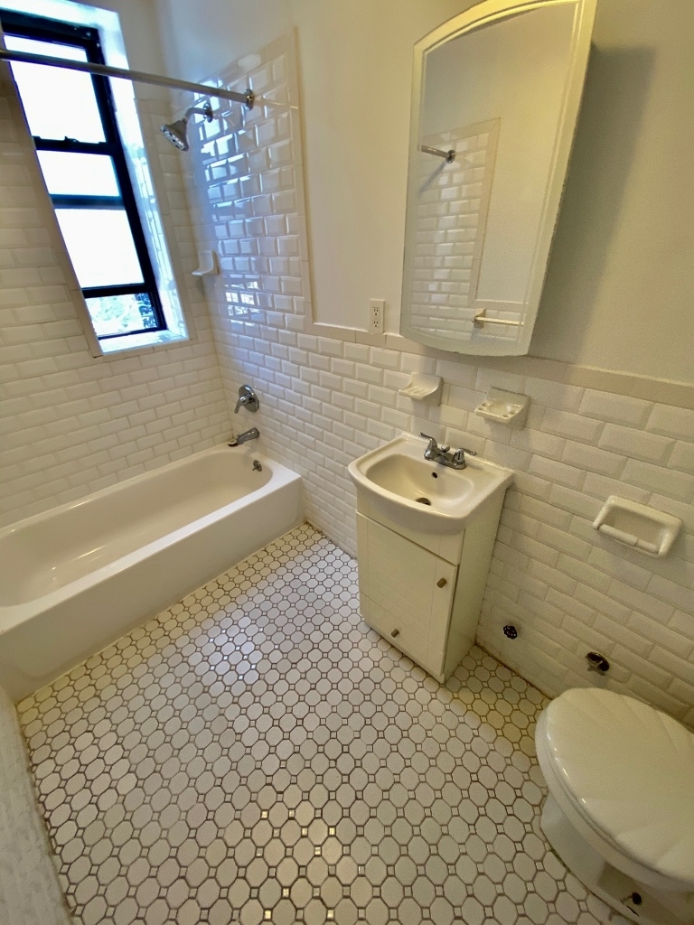 1443 York Avenue - Photo 1