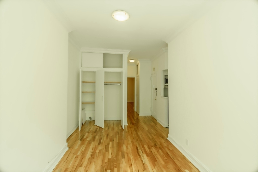 333 East 84th Street - Photo 1