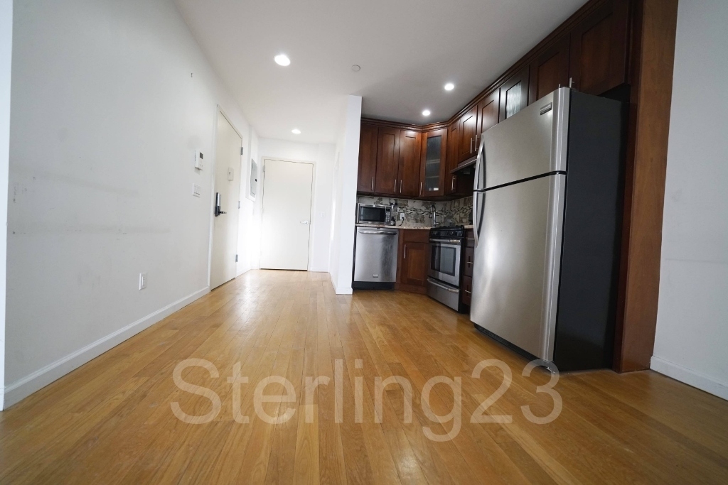 25-15 Crescent Street - Photo 2