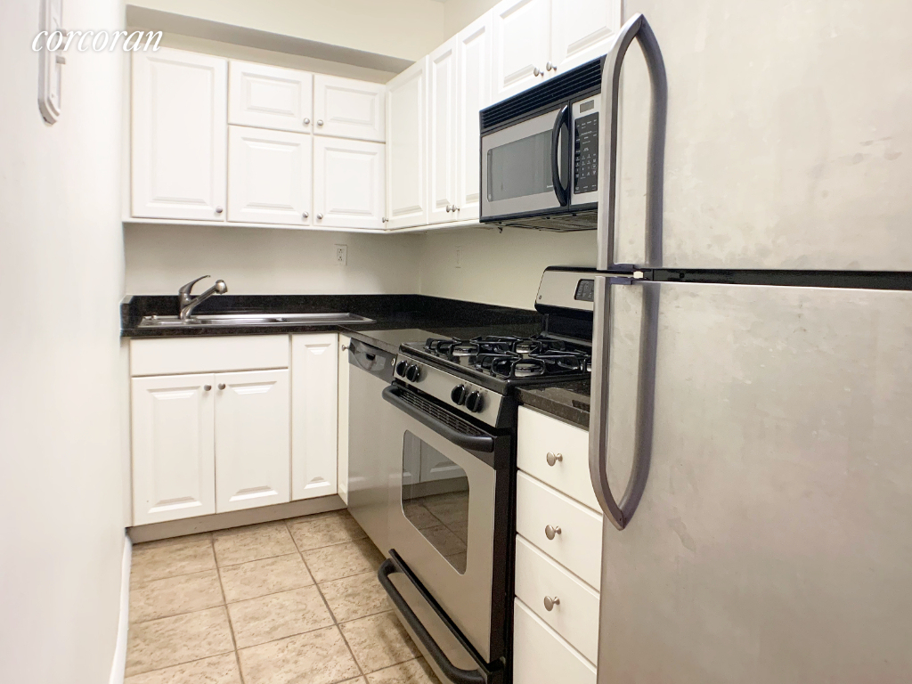 240 East 46th Street - Photo 4