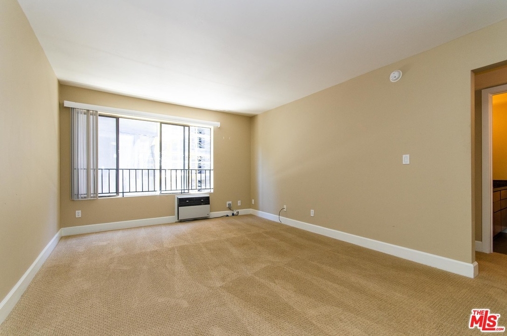 10982 Ave Roebling - Photo 2