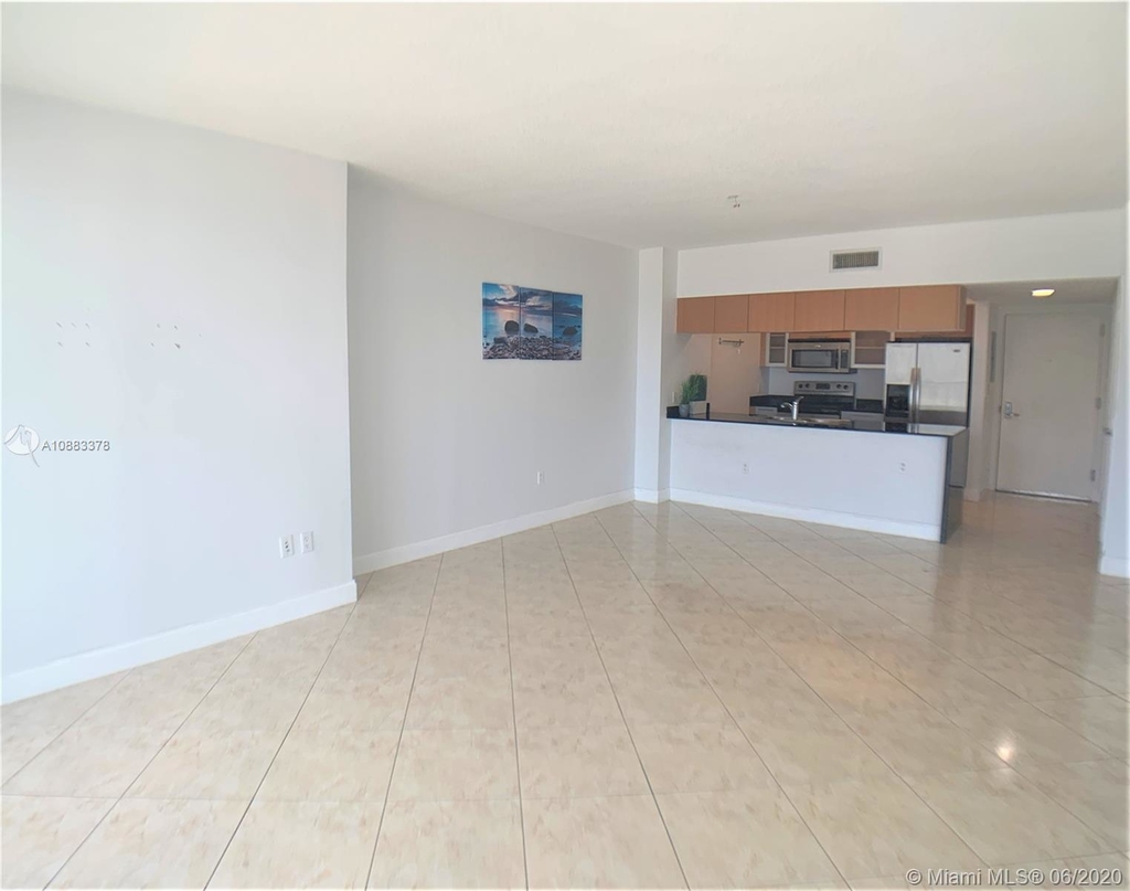 1750 N Bayshore Dr - Photo 2