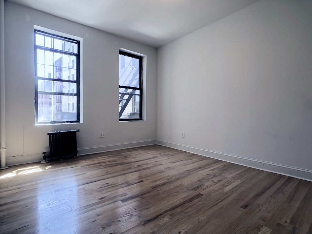 282 Cabrini Boulevard - Photo 3