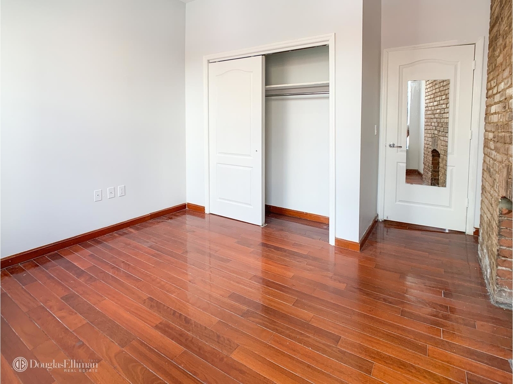 493 Ninth Avenue - Photo 2