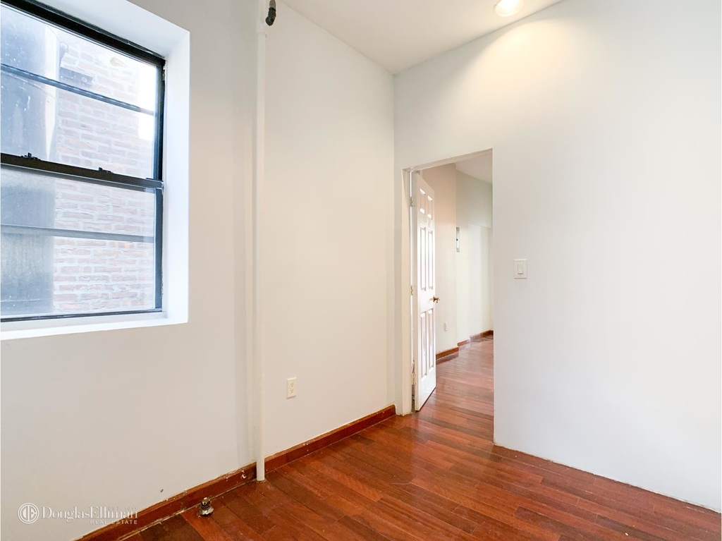 493 Ninth Avenue - Photo 5