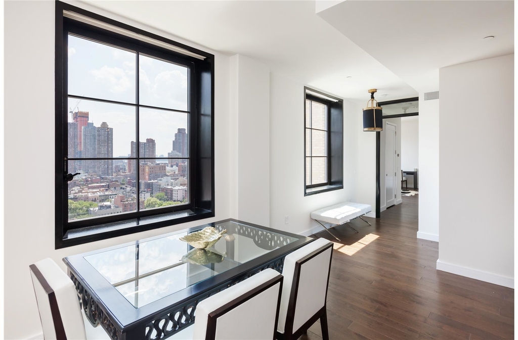 425 West 50th St - Photo 2