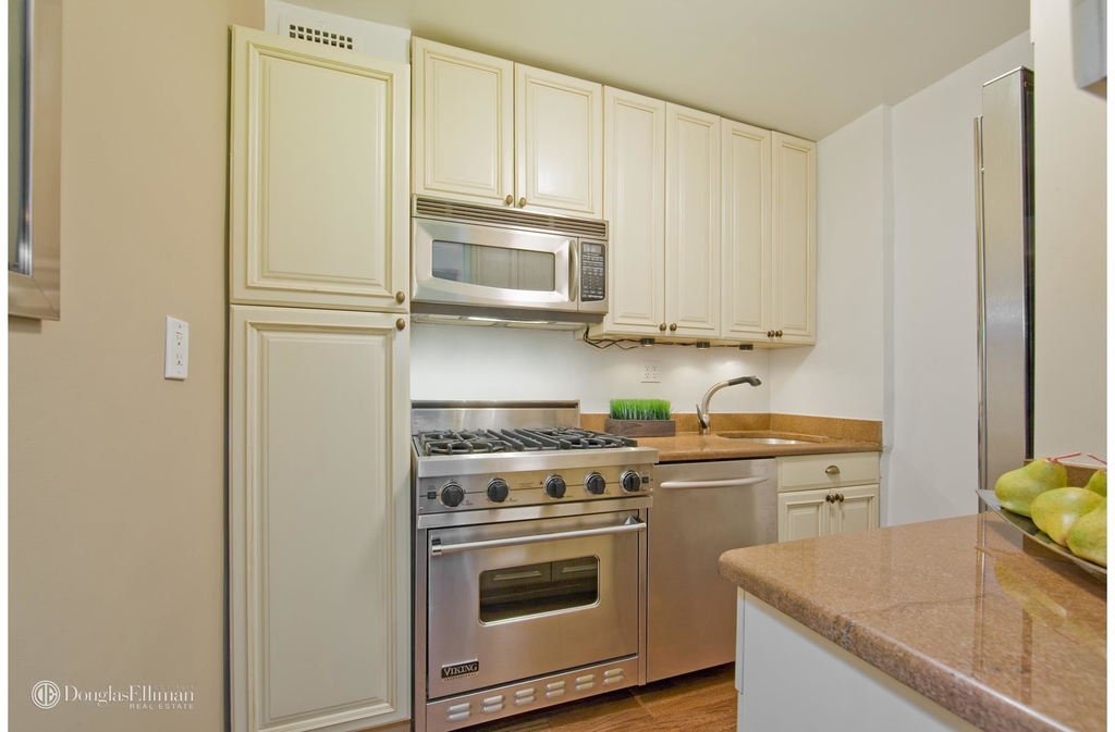 140 Seventh Avenue - Photo 3