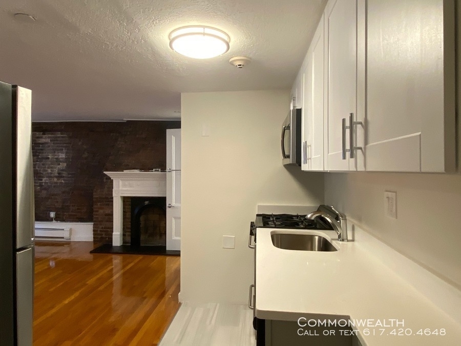 65 Hancock St - Photo 2