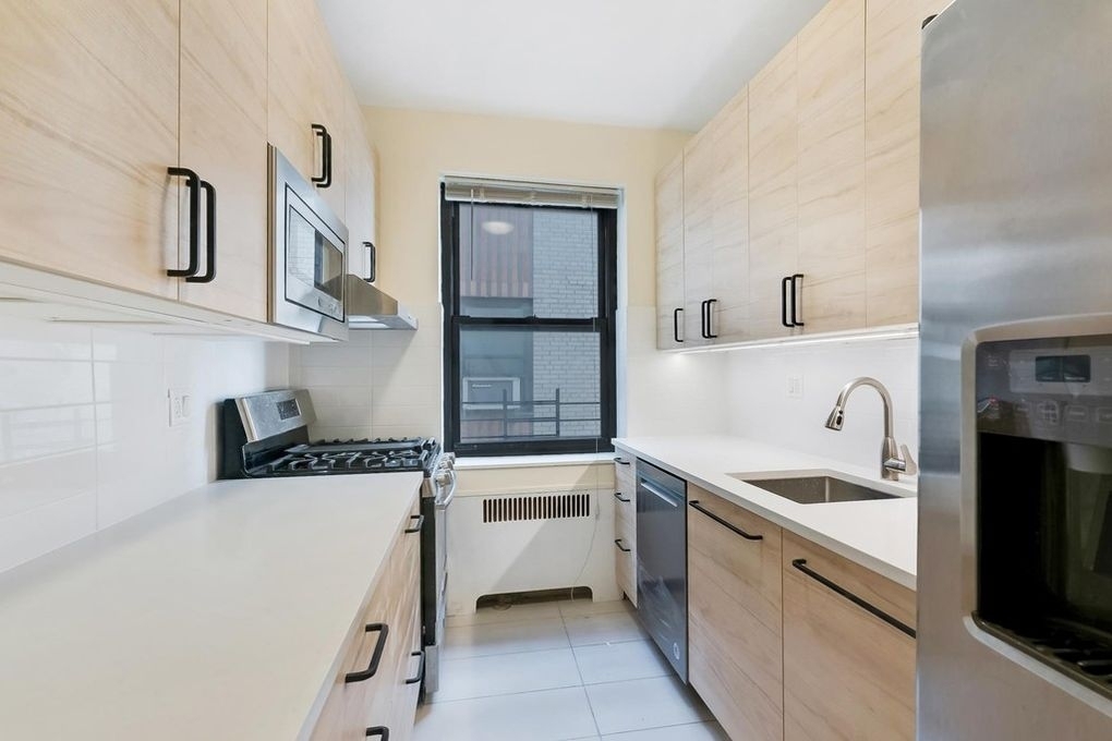 420 East 86th Street - Photo 2