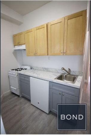 620 East 11th Street - Photo 1