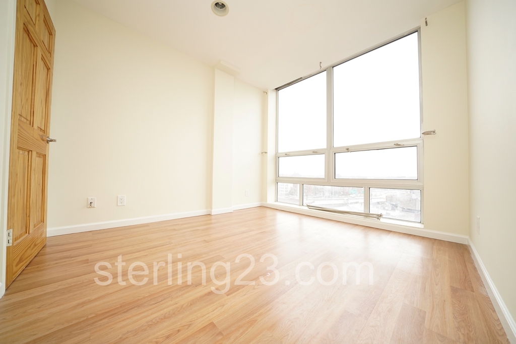 25-15 Crescent Street - Photo 2