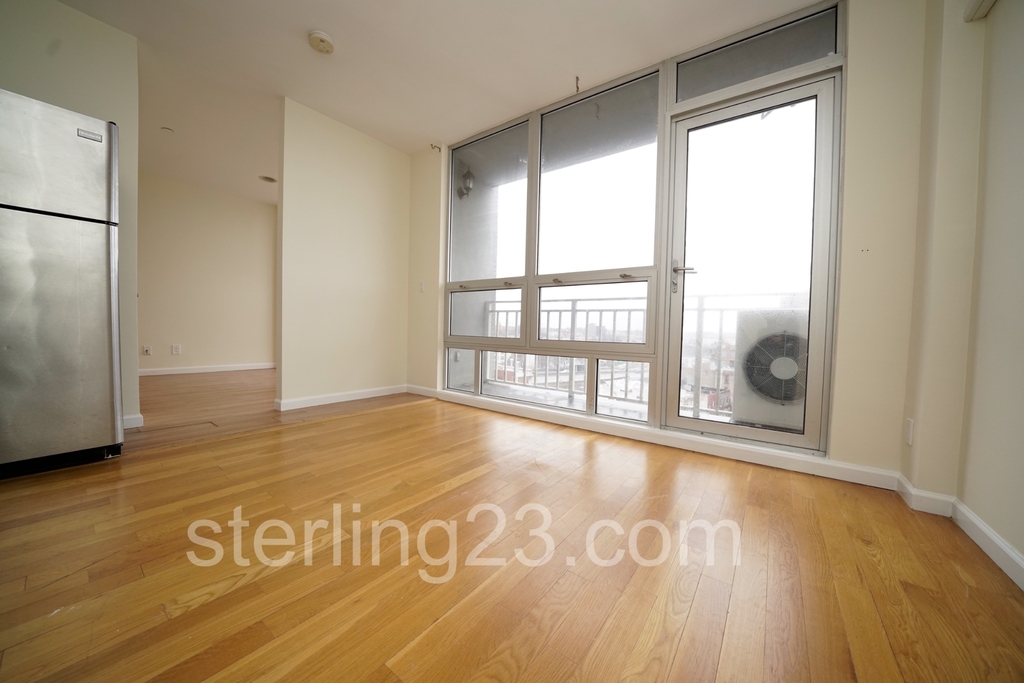 25-15 Crescent Street - Photo 6