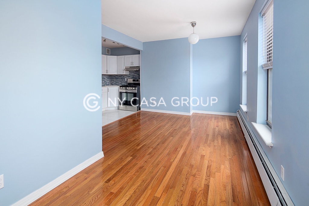 823 Dekalb Avenue - Photo 2