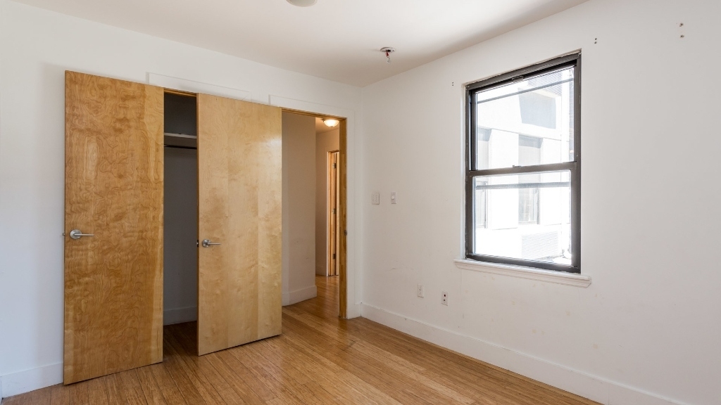 834 Metropolitan Avenue - Photo 4