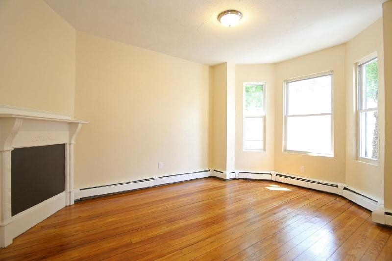 114 Everett St. - Photo 3