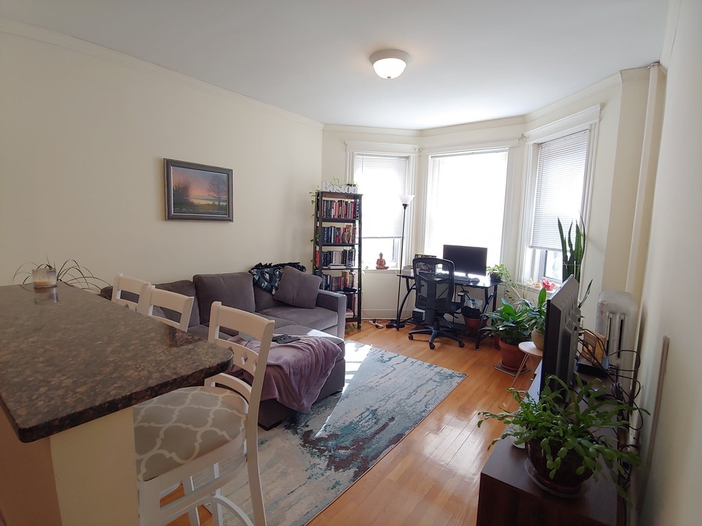 100 Queensberry St. - Photo 4