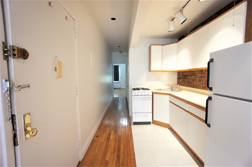 417 West 48th Street - Photo 4