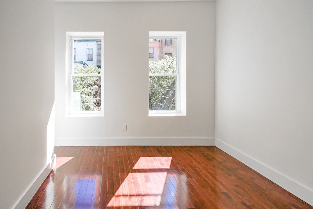 1050 Lafayette Ave - Photo 6