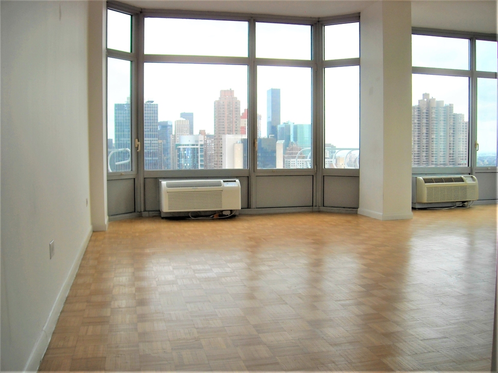 200 East 32nd Street - Photo 1