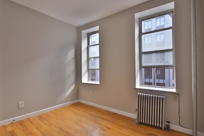 543 East 5th Street - Photo 0