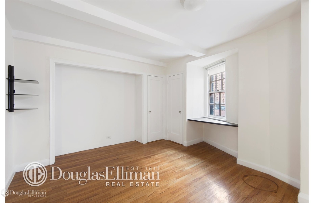 304 East 41st St - Photo 4