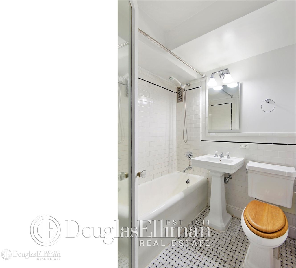 304 East 41st St - Photo 6