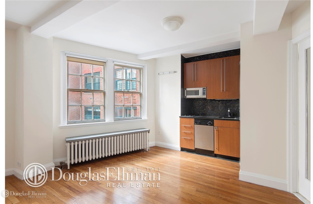 304 East 41st St - Photo 5