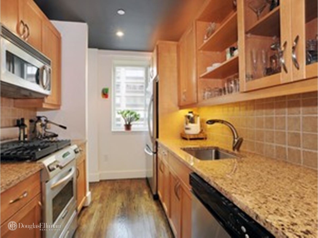 200 West 24th St - Photo 3