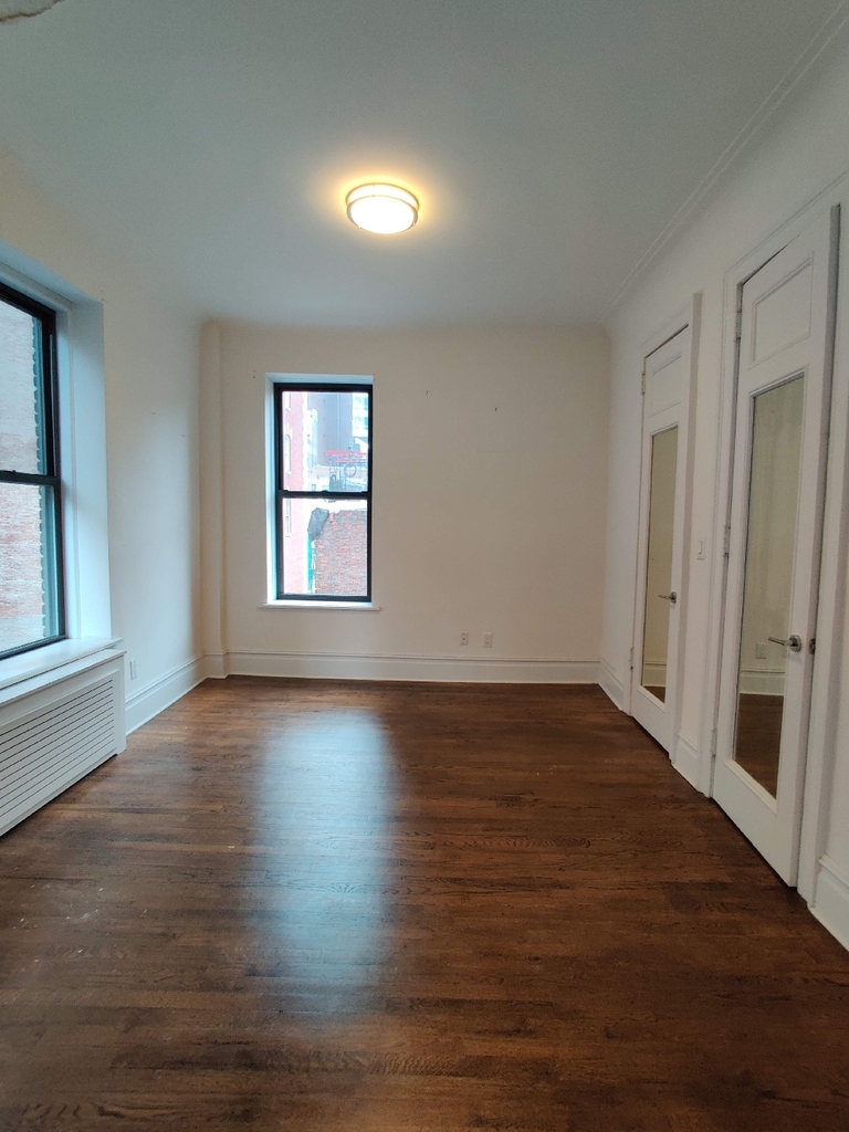 Broadway/ 71 - Photo 2