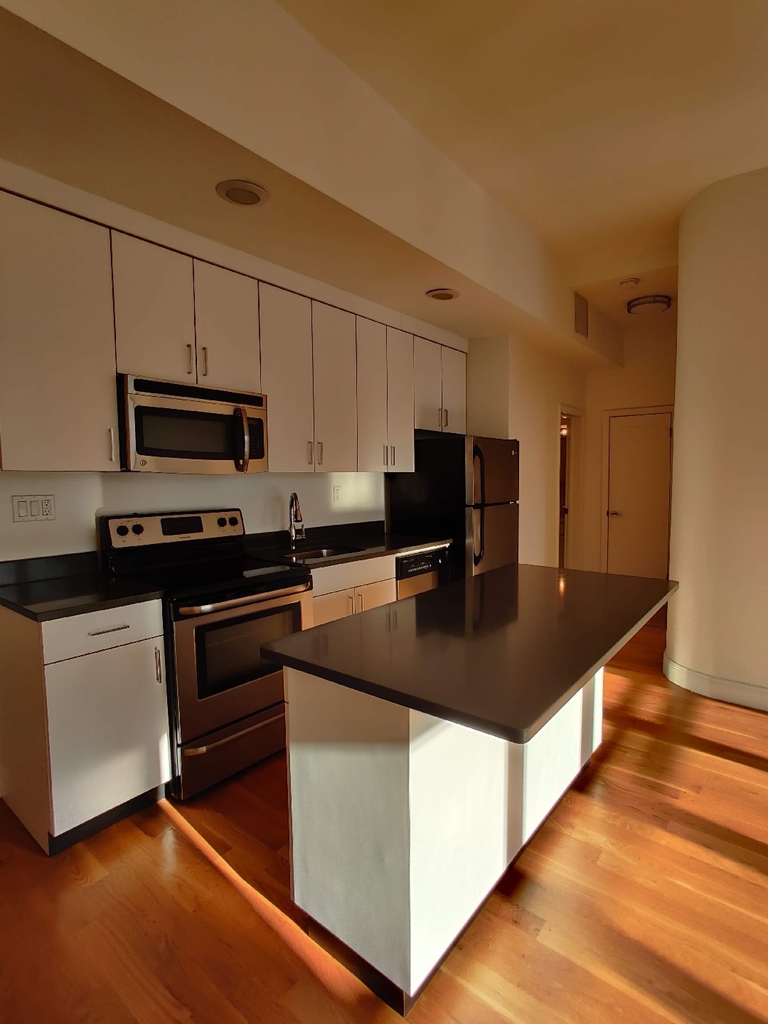 Broadway/74 - Photo 1