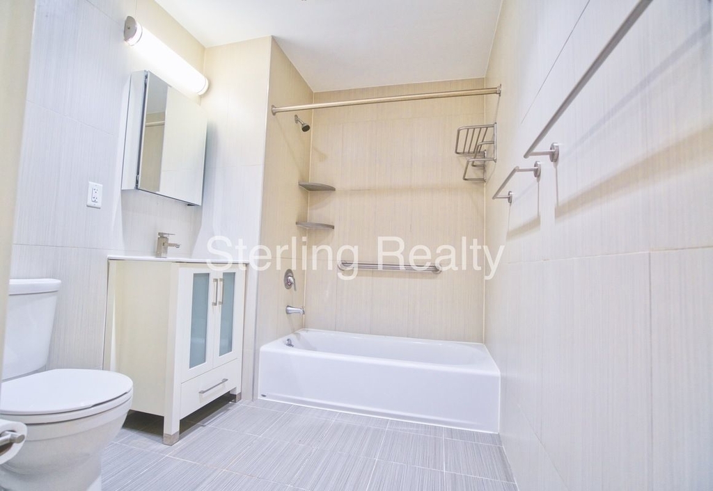 23-19 Astoria Boulevard - Photo 4