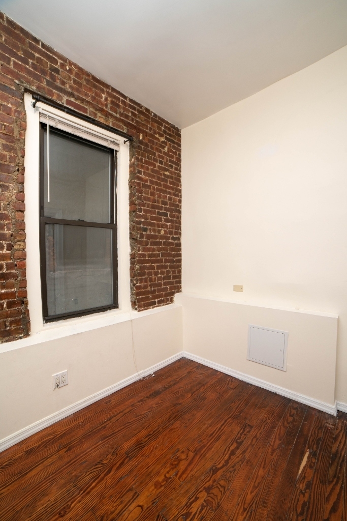 211 East 14th Street - Photo 2