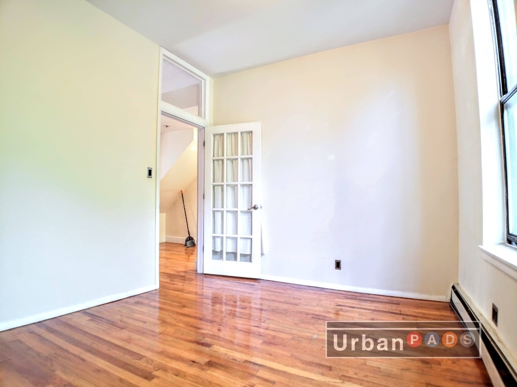 521 Lafayette Avenue - Photo 2